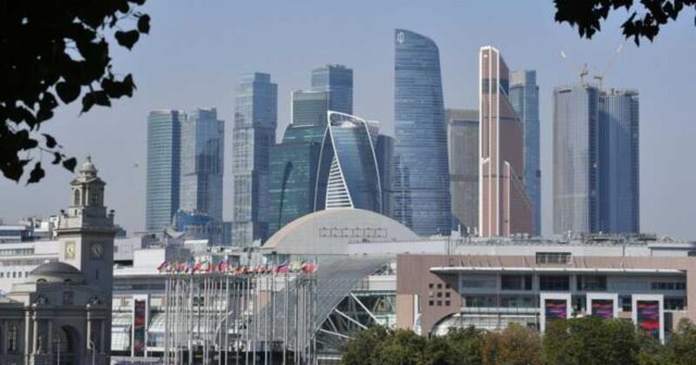 “Moskva-Siti” PUA hücumu təhlükəsi səbəbindən ONLAYN İŞƏ KEÇİR – VİDEO