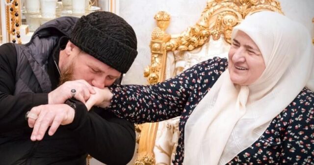 Ramzan Kadırovun anası ordenlə TƏLTİF EDİLDİ – VİDEO