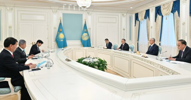 Qazaxıstan prezidenti Yaponiya XİN rəhbərini QƏBUL ETDİ
