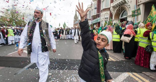 Britaniyada donuz əti QADAĞAN EDİLDİ – Yalnız halal qida YEYİLƏCƏK