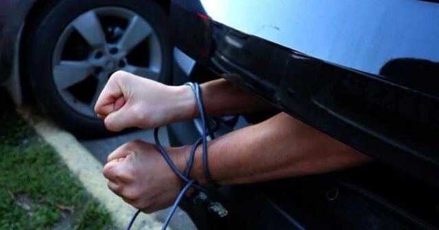 iki polis əməkdaşı kripto sahibkarı oğurladıqları üçün HƏBS EDİLDİ