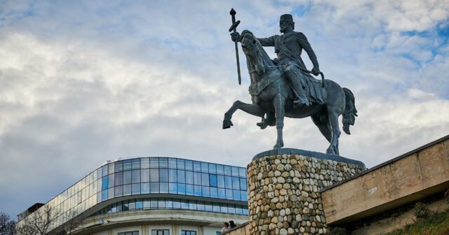 Tbilisidə Gürcüstan kralı II İraklinin abidəsinin AÇILIŞI OLDU – VİDEO