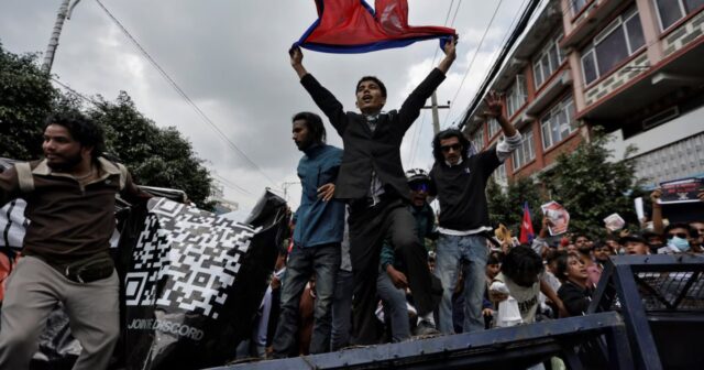 Nepalda “Z Nəsli İnqilabı” başlayıb – Sosial şəbəkələrin bloklanmasına ETİRAZ – VİDEO