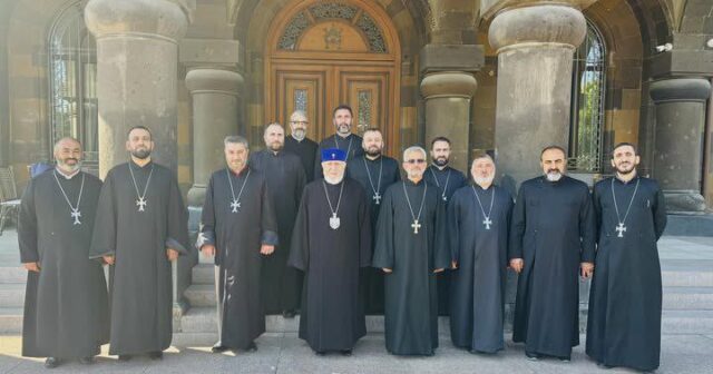 II Qaregin həbs olunan keşişlərlə GÖRÜŞDÜ