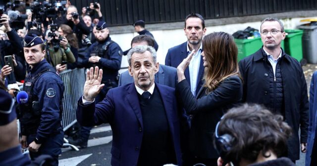 Nikola Sarkozi həbsxanada BABA OLDU – Körpəyə onun adı VERİLDİ