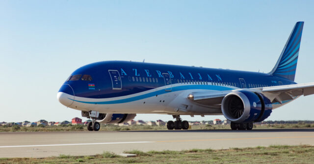 AZAL təyyarəsi Sankt-Peterburq hava limanına məcburi eniş edib