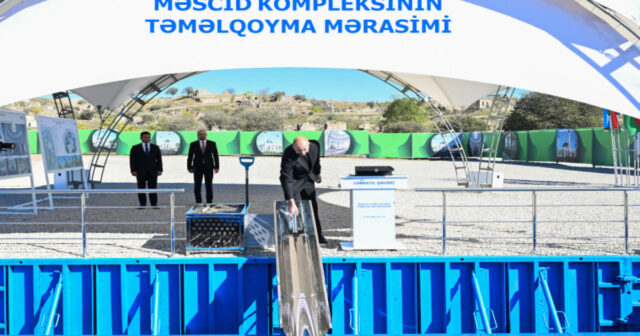 İlham Əliyev Cəbrayıl şəhər məscidinin təməlini qoyub İlham Əliyev Cəbrayıl şəhər məscidinin təməlini qoyub