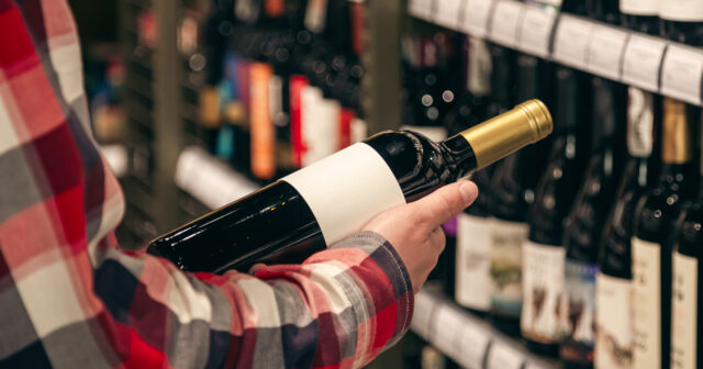 Rusiyada spirtli içki almaq üçün qanuni yaş 21-ə QALDIRILACAQ