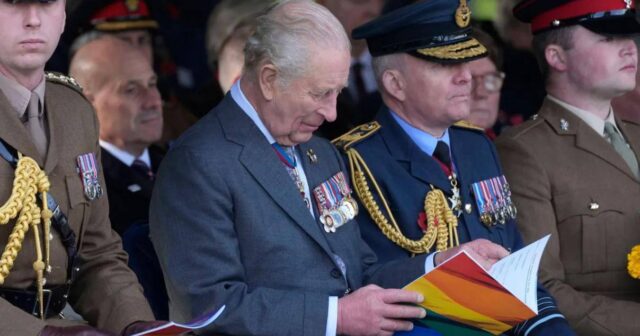 Kral III Karl Britaniyada LGBT hərbçilərinə həsr olunmuş abidəni AÇDI – FOTO Kral III Karl Britaniyada LGBT hərbçilərinə həsr olunmuş abidəni AÇDI – FOTO