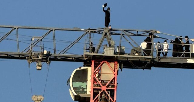 Məcburi hərbi xidmətə etirazlar zamanı FACİƏ — Yeniyetmə İNTİHAR ETDİ — VİDEO Məcburi hərbi xidmətə etirazlar zamanı FACİƏ — Yeniyetmə İNTİHAR ETDİ — VİDEO