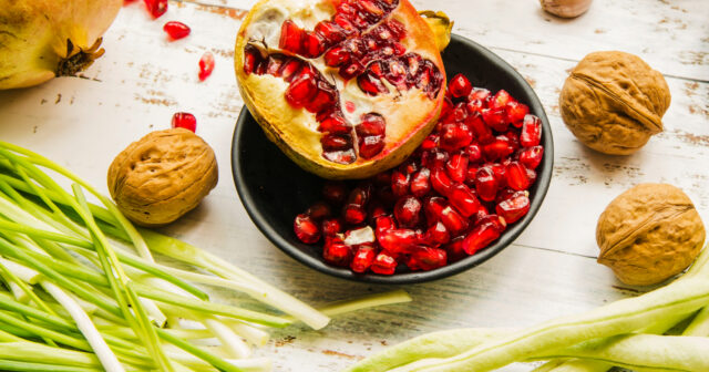 Nar və qoz qarışığı immuniteti 28 günə CAVANLAŞDIRIR