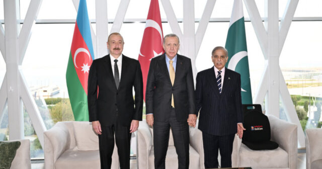 Azərbaycan, Türkiyə prezidentləri və Pakistanın Baş nazirinin üçtərəfli görüşü olub
