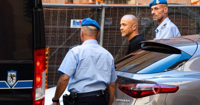 “Şimal Axını” işi üzrə həbs olunan ukraynalı İtaliyada aclıq aksiyasına BAŞLADI “Şimal Axını” işi üzrə həbs olunan ukraynalı İtaliyada aclıq aksiyasına BAŞLADI