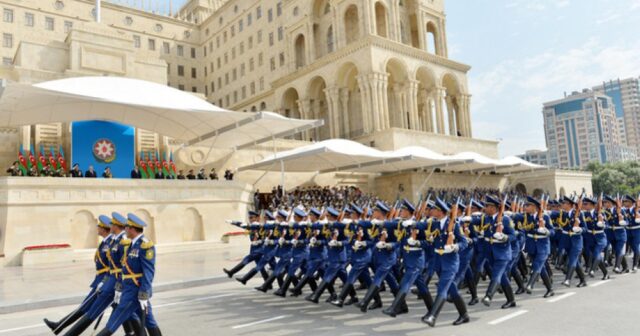 Zəfərin 5 illiyinə həsr olunan hərbi paradda 5 mindən çox şəxsi heyət iştirak edib Zəfərin 5 illiyinə həsr olunan hərbi paradda 5 mindən çox şəxsi heyət iştirak edib