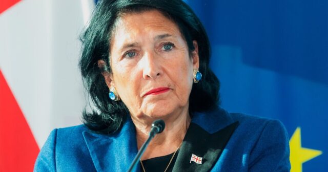 Salome Zurabişvili: Gürcüstan Rusiyanın yolu ilə gedir