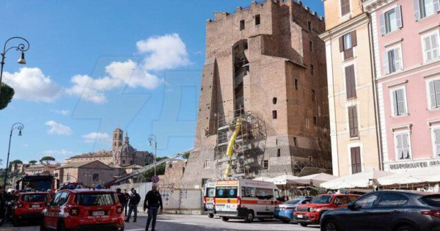 Romada orta əsrlərə aid Konti qülləsi iki dəfə ÇÖKDÜ – FOTO/VİDEO Romada orta əsrlərə aid Konti qülləsi iki dəfə ÇÖKDÜ – FOTO/VİDEO