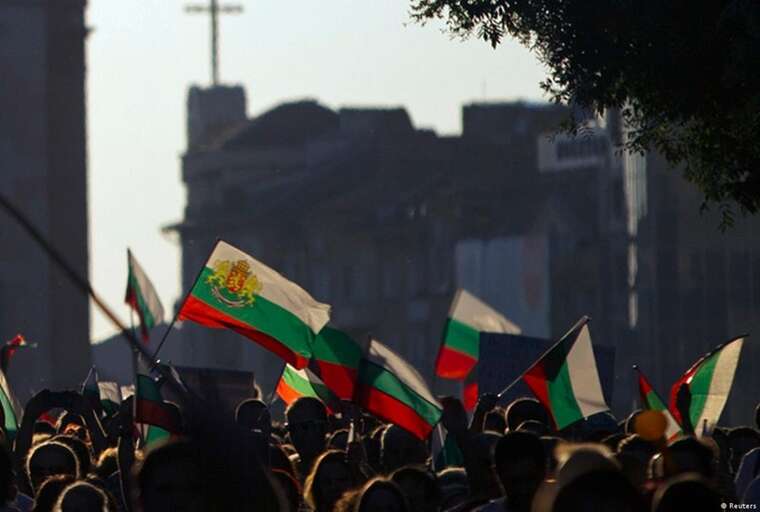 Bolqarıstanda GƏRGİNLİK: Avroya keçid ərəfəsində xalq AYAĞA QALXDI – VİDEO