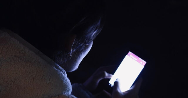 Gecə telefonda oynadıqdan sonra gəncin bir gözü KOR OLDU