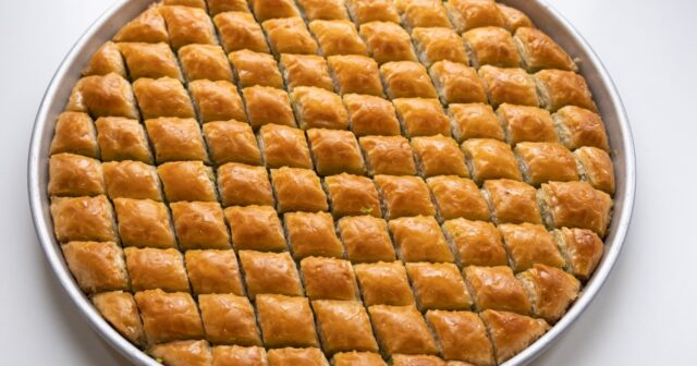 Türkiyənin dünyaya bəxş etdiyi şirin ləzzət – Dünya Paxlava Günü qeyd olunur – FOTOLAR Türkiyənin dünyaya bəxş etdiyi şirin ləzzət – Dünya Paxlava Günü qeyd olunur – FOTOLAR