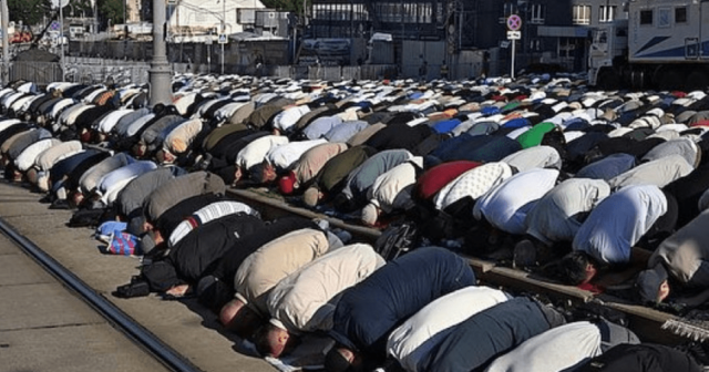 Müftilər niqaba və kütləvi namazlara QARŞI ÇIXDILAR – VİDEO Müftilər niqaba və kütləvi namazlara QARŞI ÇIXDILAR – VİDEO