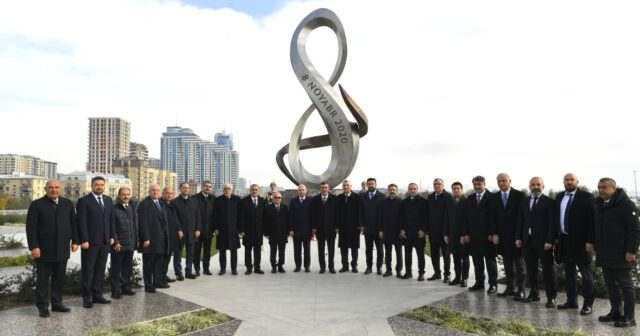 Türkiyənin vitse-prezidenti Cövdət Yılmaz Zəfər parkını ziyarət edib