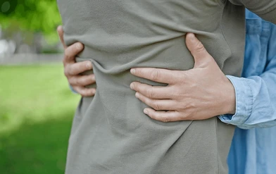 İcazəsiz qucaqlamağa görə HƏBS CƏZASI veriləcək