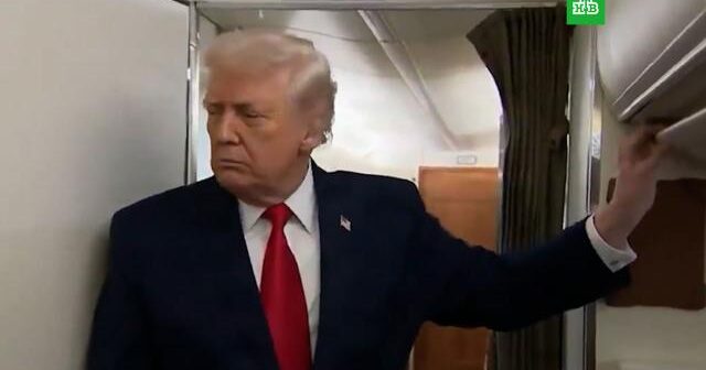 Təyyarədə KURYOZ HADİSƏ: Tramp qapı ilə TOQQUŞDU – VİDEO