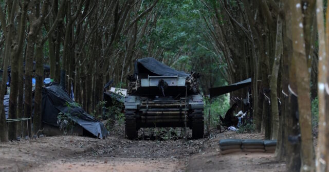 Tailand ordusu taxta və torla tankı QORUDU – Raket PARTLAMADI – FOTO