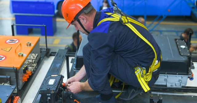 Rusiyada KADR BÖHRANI: 2 milyon işçiyə EHTİYAC VAR