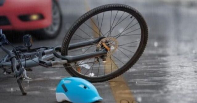 Yolda QORXULU ANLAR: Velosiped sürən qocanın başına AĞAC DÜŞDÜ – VİDEO Yolda QORXULU ANLAR: Velosiped sürən qocanın başına AĞAC DÜŞDÜ – VİDEO