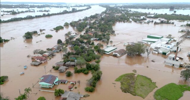 Braziliyada “QİYAMƏT” MƏNZƏRƏSİ: Güclü siklonun şəhəri İFLİC ETDİ – VİDEO