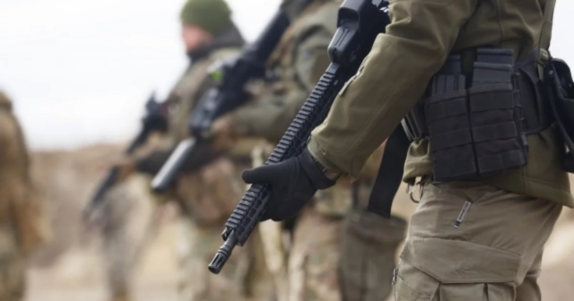 Kiyevdə SİLAHLI TOQQUŞMA – GUR 10 Ukrayna əsgərini əsir götürüb DÖYDÜ