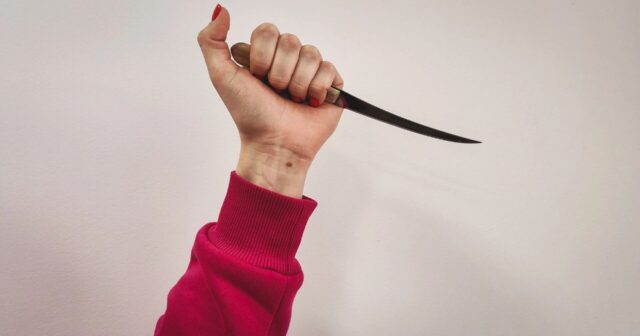 Suriyada DƏHŞƏTLİ CİNAYƏT: Qadın xəyanət edən ərini doğrayaraq ətini qonşulara PAYLADI – FOTOLAR(18+)