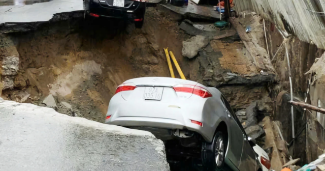 Yolda QORXULU ANLAR – Asfalt çökdü, maşınlar uçuruma DÜŞDÜ – VİDEO