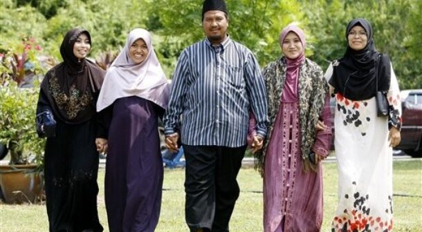 Britaniyada çoxarvadlılığa DÖVLƏT DƏSTƏYİ – İkinci və üçüncü arvadlara PUL ARTIRILIR