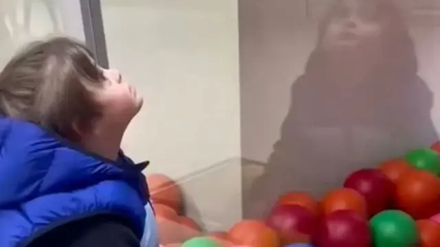 Daun sindromlu uşağı oyun meydançasına buraxmayan müəssisə CƏZALANDIRILDI – VİDEO