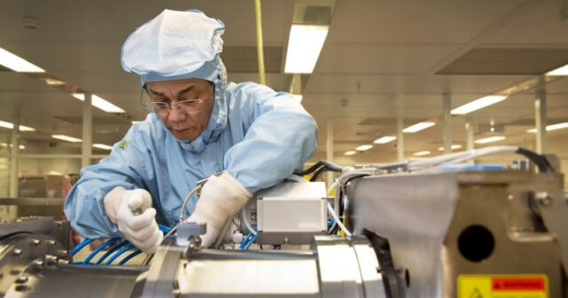 Çin ən müasir çip istehsal edən qurğunu OĞURLADI 