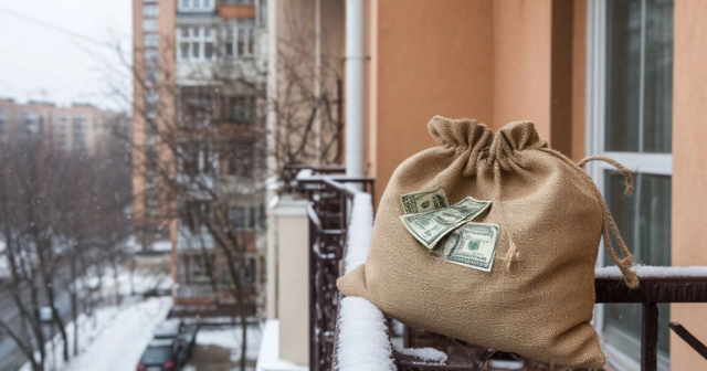 Göydən milyonlar YAĞDI – Qadın eyvanında XƏZİNƏ TAPDI