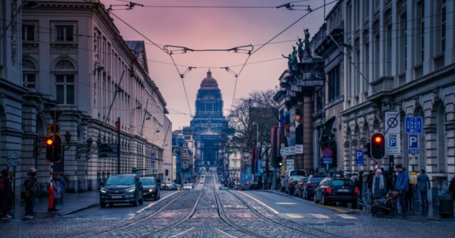 Brüsseldə Böyük sinaqoq MÜHASİRƏYƏ ALINDI – Partlayış təhlükəsi var