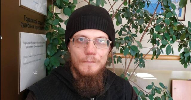 Putini “adamyeyən” adlandıran keşiş CƏRİMƏLƏNDİ