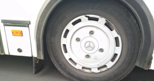 Dəhşətli GÖRÜNTÜLƏR: Avtobus yıxılan təqaüdçünün başının üzərindən KEÇDİ – VİDEO Dəhşətli GÖRÜNTÜLƏR: Avtobus yıxılan təqaüdçünün başının üzərindən KEÇDİ – VİDEO