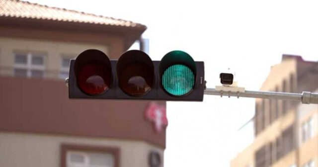 Bakıda ilk dəfə “ağıllı svetoforlar” quraşdırılıb