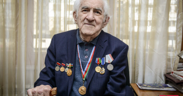 Tofiq Bakıxanov “Əmək” ordeni ilə təltif edilib – SƏRƏNCAM Tofiq Bakıxanov “Əmək” ordeni ilə təltif edilib – SƏRƏNCAM