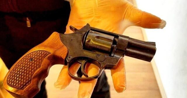 Arvadının fast-food xərclərinə görə kişi hirslənib SİLAHA ƏL ATDI