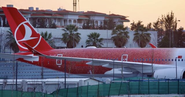 THY-dən işçilərinə MÖHTƏŞƏM JEST: 100 min nəfərin fotosu təyyarəyə VURULDU – FOTO THY-dən işçilərinə MÖHTƏŞƏM JEST: 100 min nəfərin fotosu təyyarəyə VURULDU – FOTO