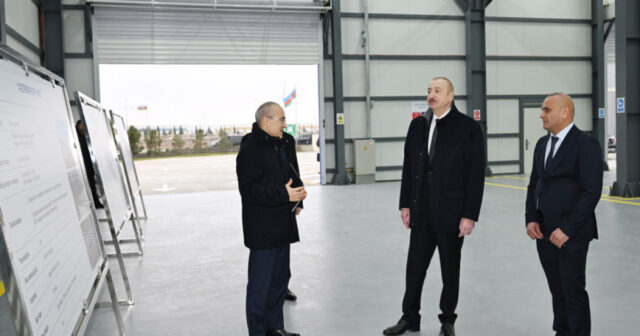 Prezident Sumqayıtda güzgü vərəqələrin istehsalı zavodunun açılışında iştirak edib