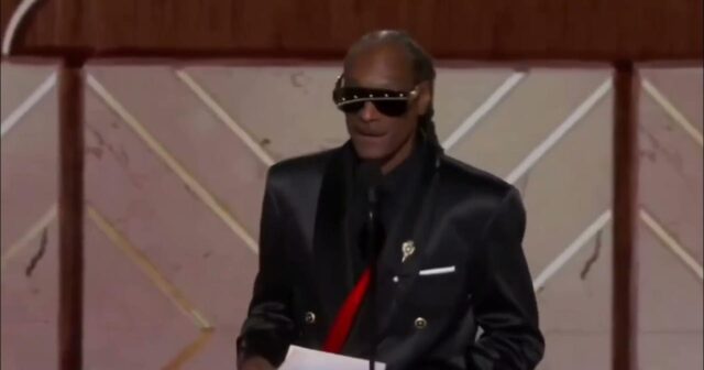 Snup Doqq yenə öz AMPLUASINDA: “Qızıl Qlobus”a narkotik təsiri altında GƏLDİ – VİDEO