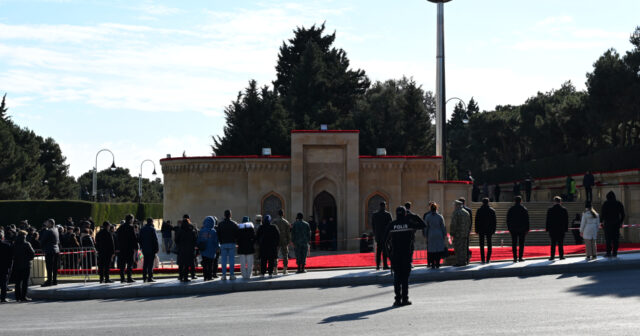 Azərbaycanda 20 Yanvar şəhidlərinin xatirəsi bir dəqiqəlik sükutla yad olunub