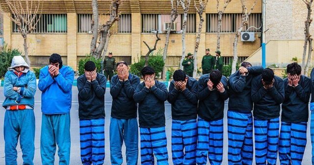 İranda etirazlar SƏNGİMİR: 200-dən çox etirazçı SAXLANILDI İranda etirazlar SƏNGİMİR: 200-dən çox etirazçı SAXLANILDI