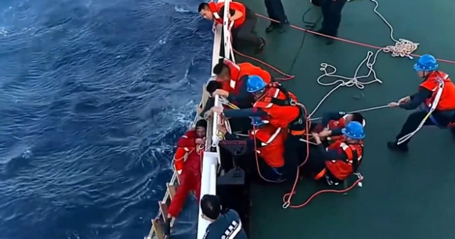 Filippində 342 sərnişini olan bərə BATDI – Ölənlər və itkin düşənlər var